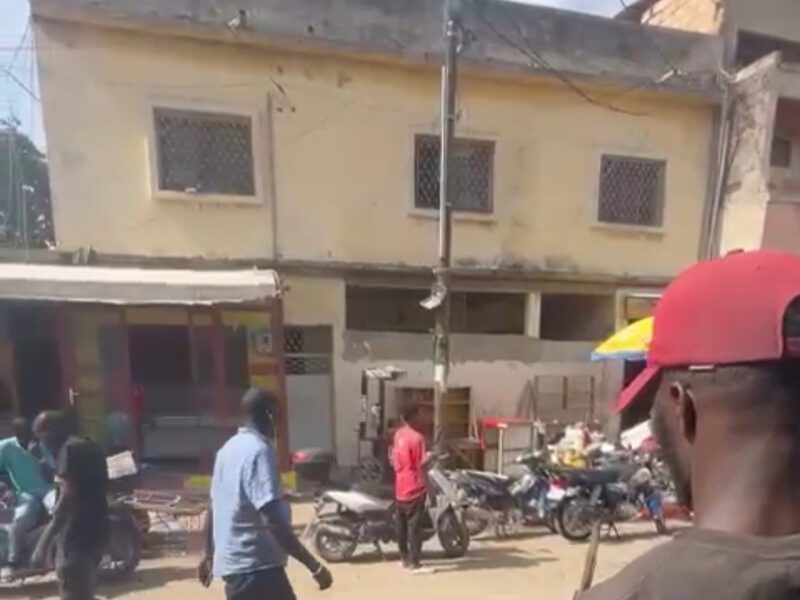 Vente villa de 440 m2 idéal pour commerce au marché Castor