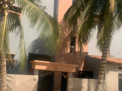 Villa à vendre à Petit Mbao