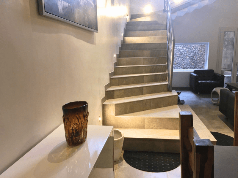 À LOUER – Duplex Meublé avec Piscine à Mermoz