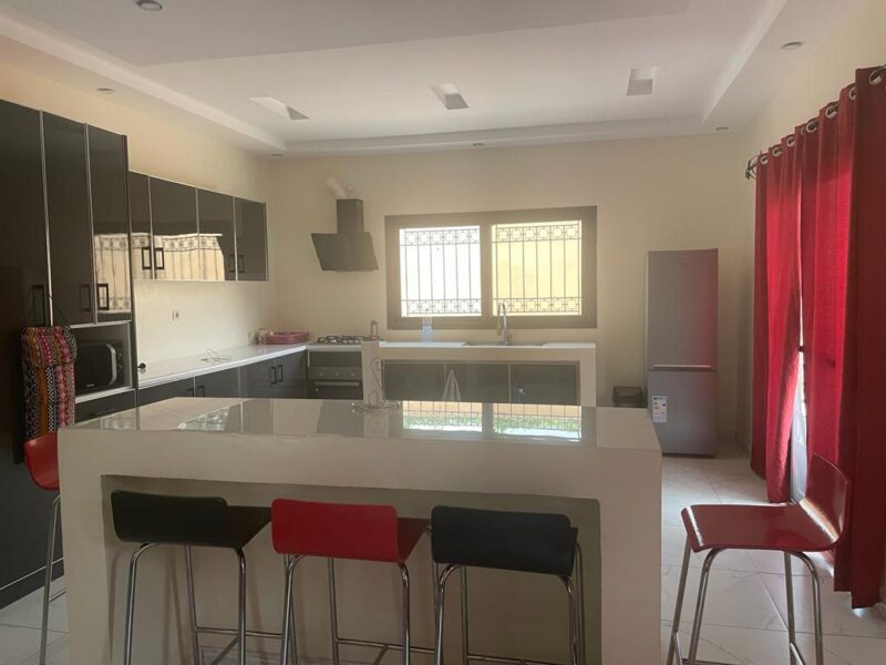 Villa 5 chambres avec piscine à Saly Portudal – 150 000 FCFA/nuit