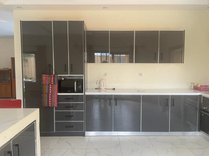 Villa 5 chambres avec piscine à Saly Portudal – 150 000 FCFA/nuit