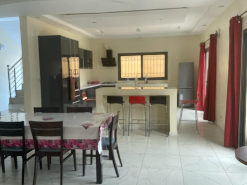 Villa 5 chambres avec piscine à Saly Portudal – 150 000 FCFA/nuit