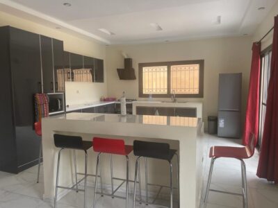 Villa 5 chambres avec piscine à Saly Portudal – 150 000 FCFA/nuit