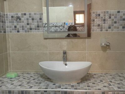 Villa 5 chambres avec piscine à Saly Portudal – 150 000 FCFA/nuit