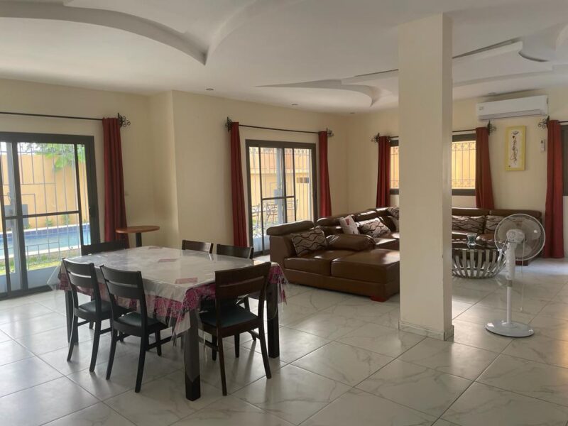 Villa 5 chambres avec piscine à Saly Portudal – 150 000 FCFA/nuit