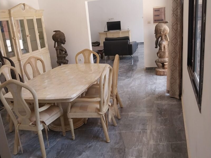 Villa 4 suites avec piscine à vendre à Gandigal – Terrain 655 m² – 130 millions FCFA