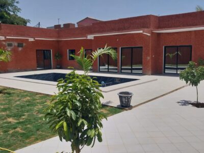 Villa 4 suites avec piscine à vendre à Gandigal – Terrain 655 m² – 130 millions FCFA