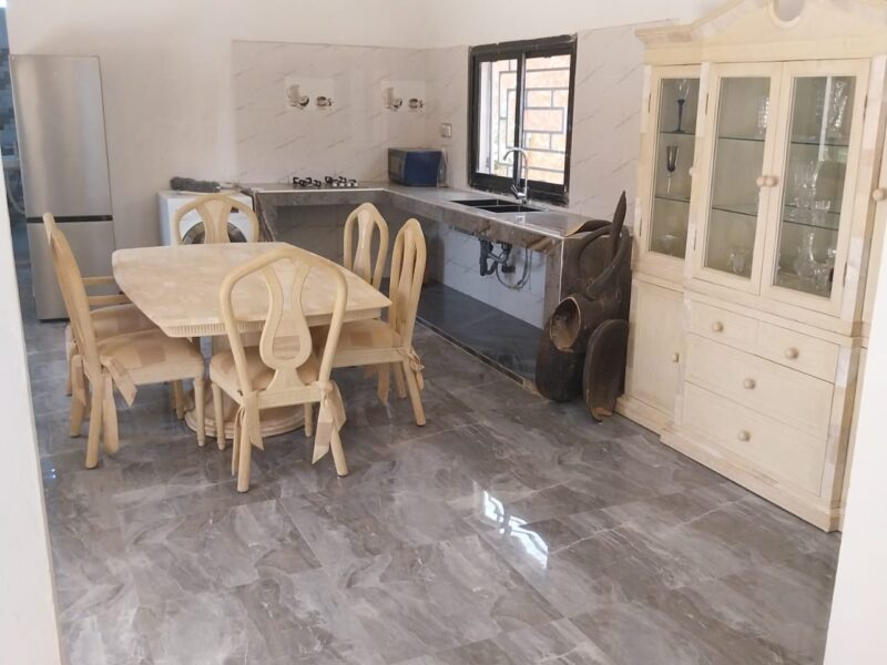 Villa 4 suites avec piscine à vendre à Gandigal – Terrain 655 m² – 130 millions FCFA