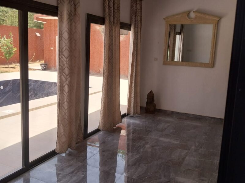 Villa 4 suites avec piscine à vendre à Gandigal – Terrain 655 m² – 130 millions FCFA